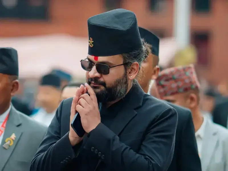 this-actress-is-very-beautiful-and-hot-even-at-the-age-of-42-this-picture-of-swim-suit-is-going-on