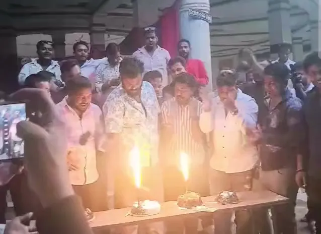 raina-not-happy-with-his-room