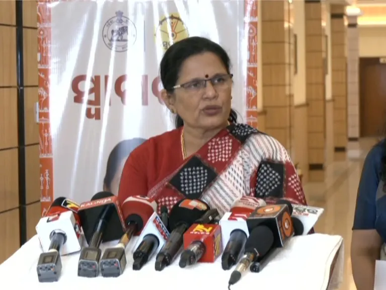 shahrukh-khan-convince-deepika-padukone-for-mothers-role