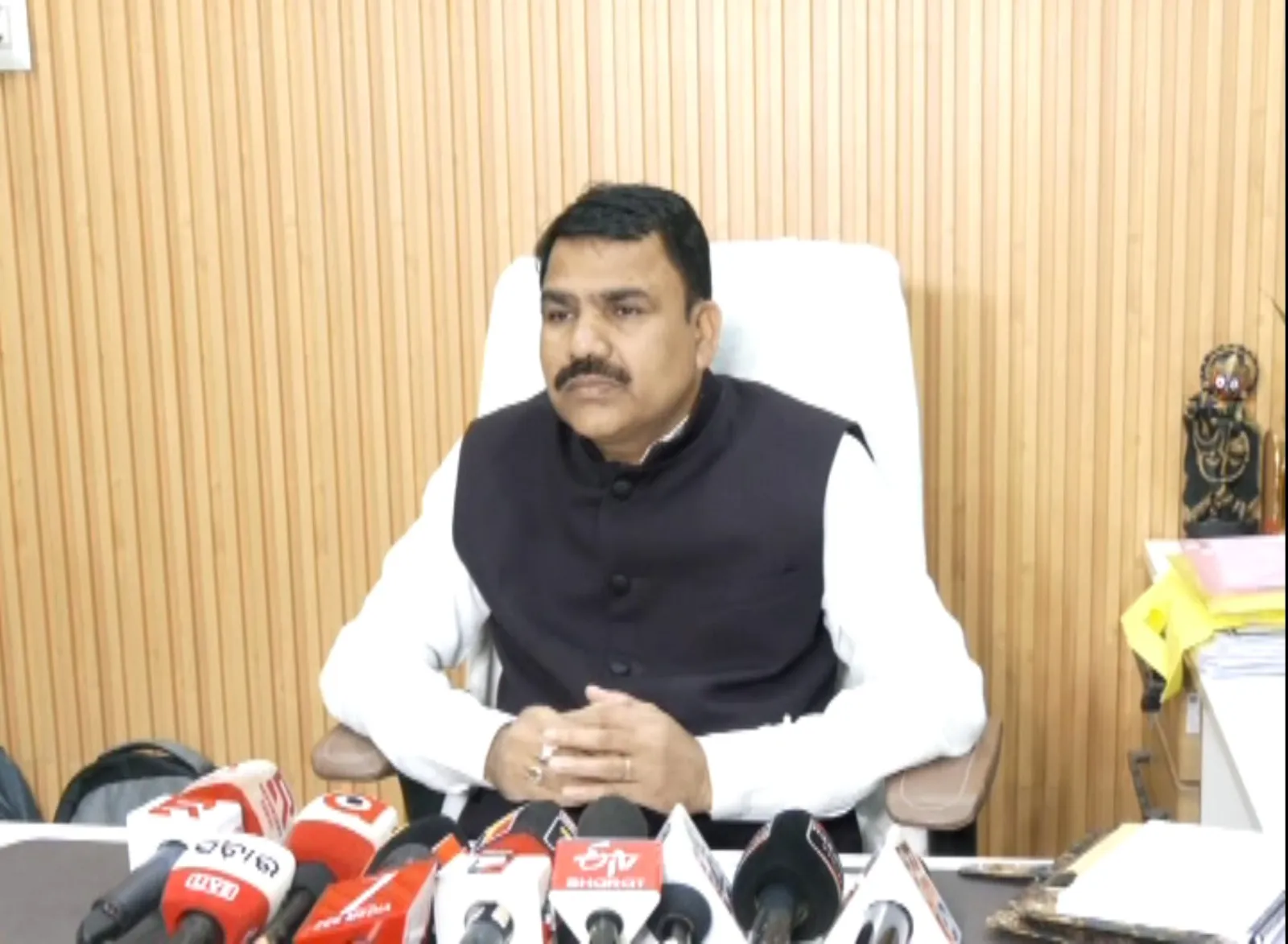 fire-tears-through-turkey-ski-resort-hotel