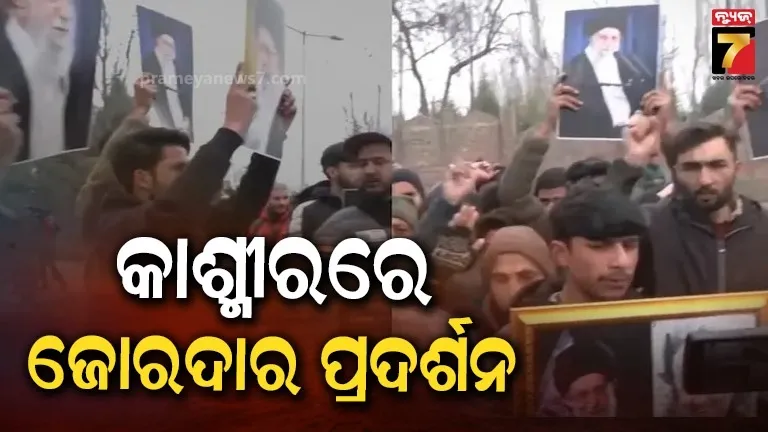 snake-helpline-member-rescues-snake-that-fell-into-rat-glue-in-berhampur