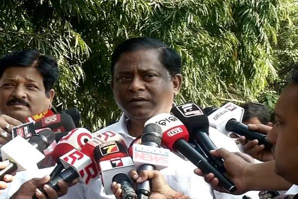 group-captain-varun-singh-the-only-survivor-of-the-helicopter-crash-was-sent-to-bangalore-for-better-treatment