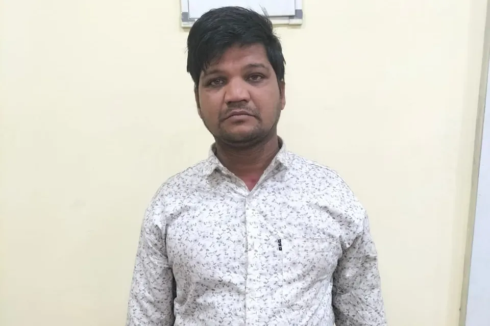 lootera-absconded-equipment-seized-in-salepur