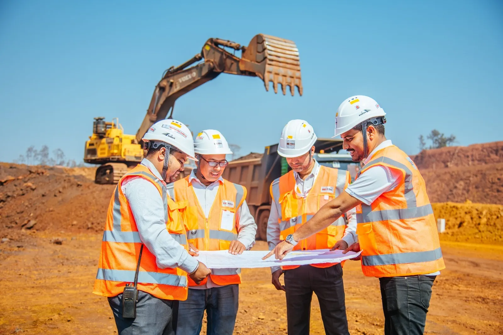 tree-falls-down-due-to-heavy-rain-in-berhampur