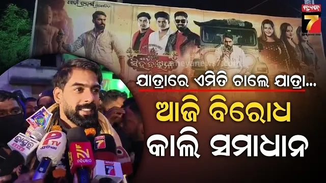 bollywood-actress-juhi-chawla-visits-puri-jagannath-temple