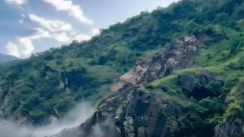 Landslide: ଉତ୍ତରାଖଣ୍ଡର କୁମାଉଁରେ ଭୟଙ୍କର  ଭୂସ୍ଖଳନ: ପାହାଡ଼ ଧସି ପଡ଼ୁଥିବା ଭିଡିଓ ଭାଇରାଲ