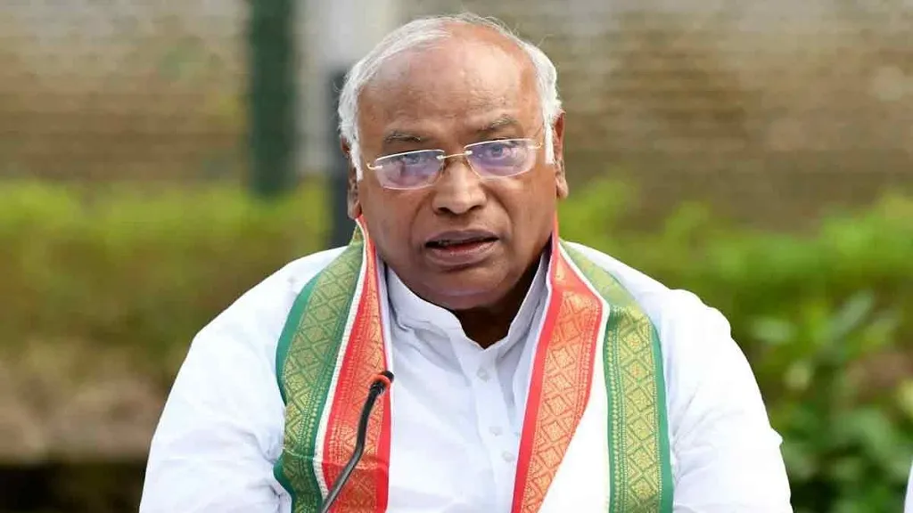 ପ୍ରଧାନମନ୍ତ୍ରୀ ମୋଦିଙ୍କୁ ଖଡଗେଙ୍କ ଚିଠି, କହିଲେ- ଜୋର ଜବରଦସ୍ତ ବିଧେୟକ ଗୃହୀତ କରିବାକୁ ଉଦ୍ୟମ ନ କରନ୍ତୁ 