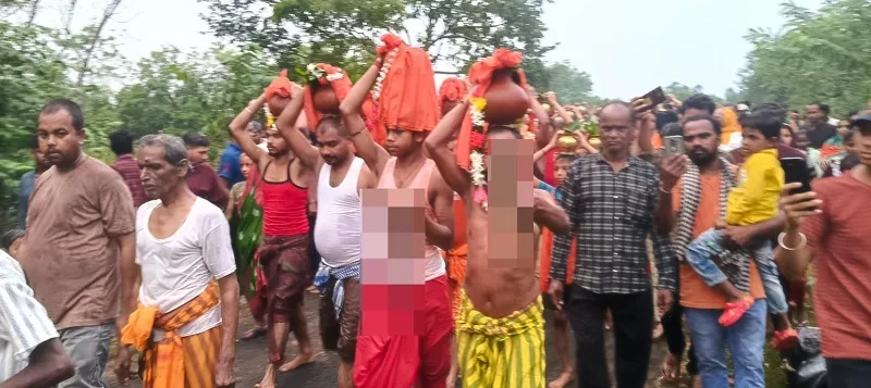 Devotees Wrap Venomous Snakes Around Necks for Maa Manasa Puja in Mayurbhanj