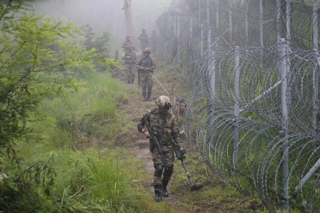 Jammu and Kashmir: Encounter Breaks Out Between Security Forces and Terrorists in Kupwara