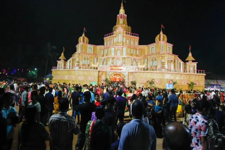 ଦୁର୍ଗାପୂଜା ଭିଡ଼ରେ ମାତିଥିଲେ ୫ ଜଣିଆ ବଞ୍ଜାରା ଗ୍ୟାଙ୍ଗ, ଲୋକେ ଦେଲେ ଉତ୍ତମ ମଧ୍ୟମ