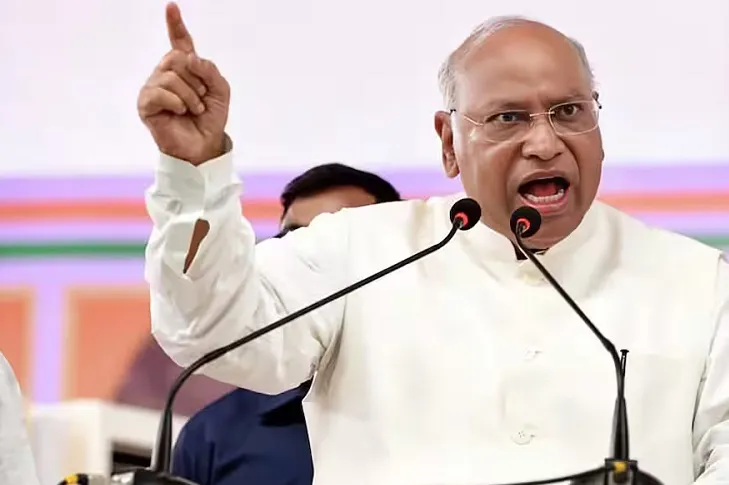 ‘ମୋଦୀଙ୍କ ବାପ ବି ଯିବ’, ପ୍ରଧାନମନ୍ତ୍ରୀଙ୍କୁ ନେଇ ଖଡ଼ଗେଙ୍କ ବିବାଦୀୟ ବୟାନ