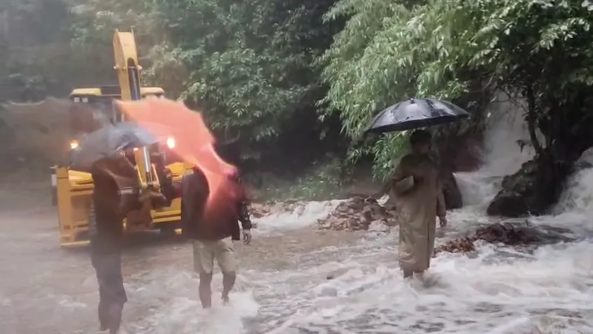 ଅର୍ଣ୍ଣବର ତାଣ୍ଡବ: ଅନନ୍ତଗିରି ଘାଟିରେ ଭୂସ୍ଖଳନ, ଲମତାପୁଟ-ଆନ୍ଧ୍ର ଯୋଗାଯୋଗ ବିଚ୍ଛିନ୍ନ