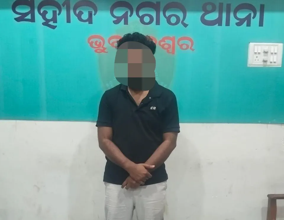 ପିଆଜ ବେପାରୀର କାରନାମା ! ଇନଷ୍ଟାରେ ରଖୁଥିଲା ଝିଅଙ୍କ ଡିପି, ନ୍ୟୁଡ୍‌ ଫଟୋ ପଠାଇ କରୁଥିଲା ବ୍ଲାକମେଲିଂ