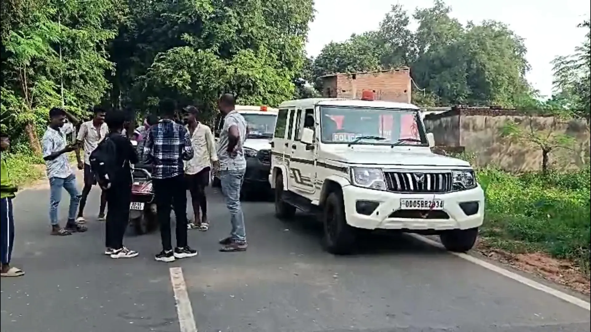 ଅଜଣା ବାଇକ୍ ଧକ୍କାରେ ୪ ବର୍ଷର ଶିଶୁ କନ୍ୟା ମୃତ: କ୍ଷତିପୂରଣ ଦାବିରେ ରାସ୍ତାରୋକ