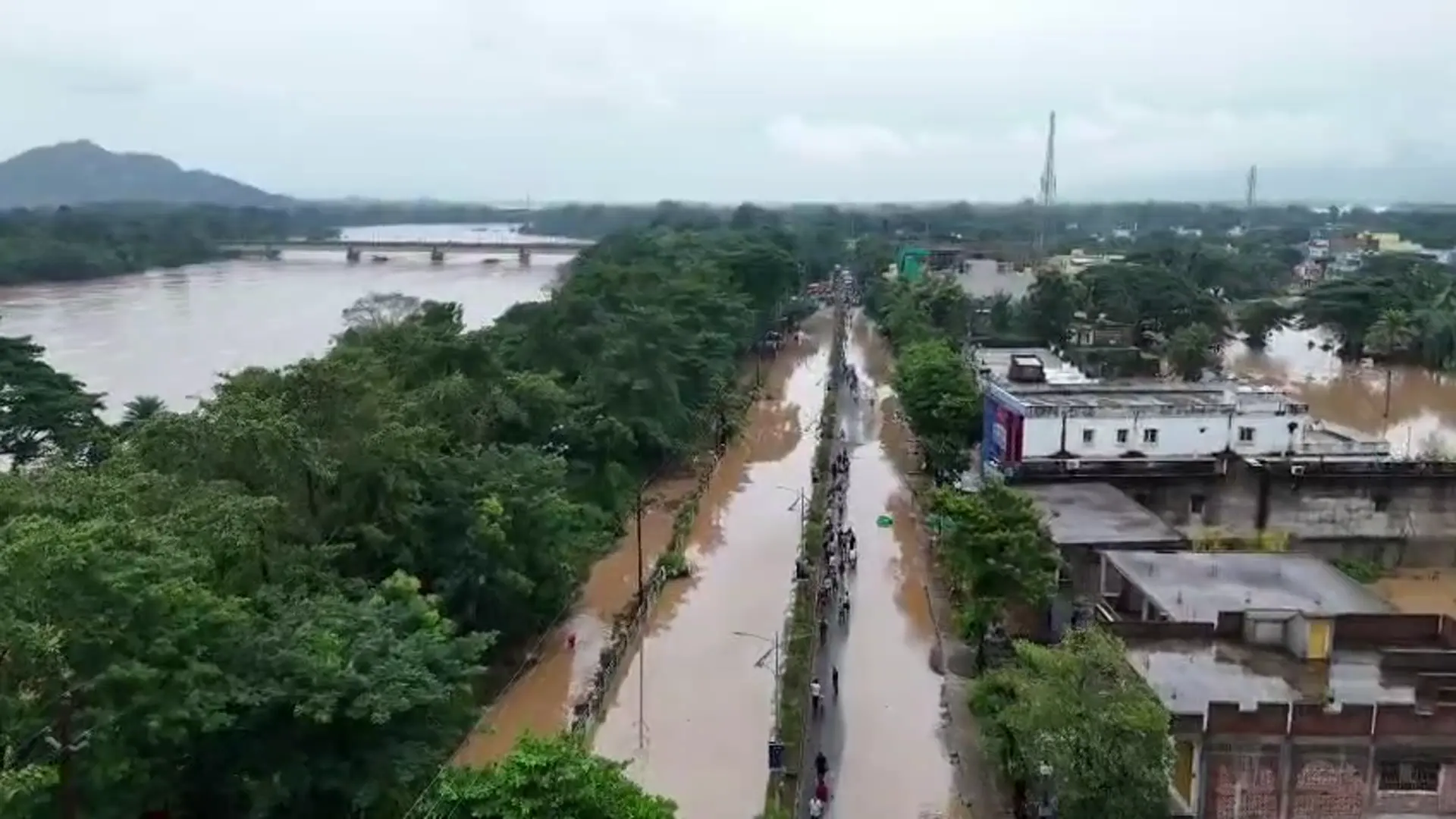 ଗଞ୍ଜାମରେ ବନ୍ୟାର ଭୟଙ୍କର ତାଣ୍ଡବ !  ୭୩ ଗାଁ ଜଳମଗ୍ନ, ଅନେକ ଗାଁ ବାହ୍ୟଜଗତରୁ ବିଚ୍ଛିନ୍ନ !