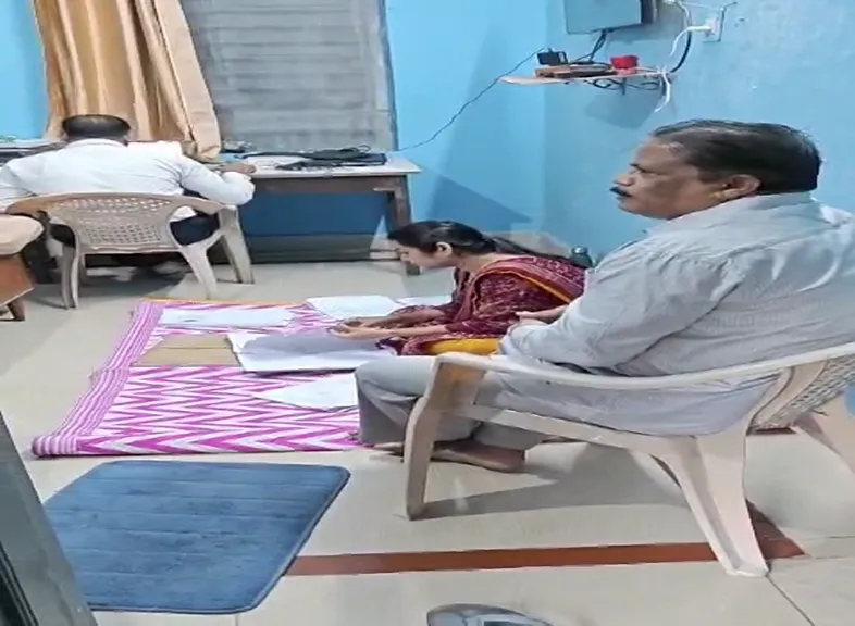 Vigilance Raid: ସକାଳୁ ସକାଳୁ ପ୍ରକଳ୍ପ ନିର୍ଦ୍ଦେଶକଙ୍କ ଘରେ ପଶିଲା ଭିଜିଲାନ୍ସ, ୮ଟି ଠିକଣାରେ ଚାଲିଛି ଚଢାଉ