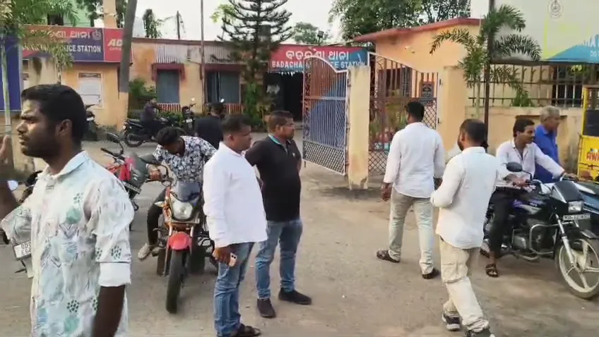 ଛାତ୍ର ସଂସଦ ନିର୍ବାଚନ ପାଇଁ ନାମାଙ୍କନ ବେଳେ ବିଜେଡି ନେତାଙ୍କୁ ଆକ୍ରମଣ ଅଭିଯୋଗ