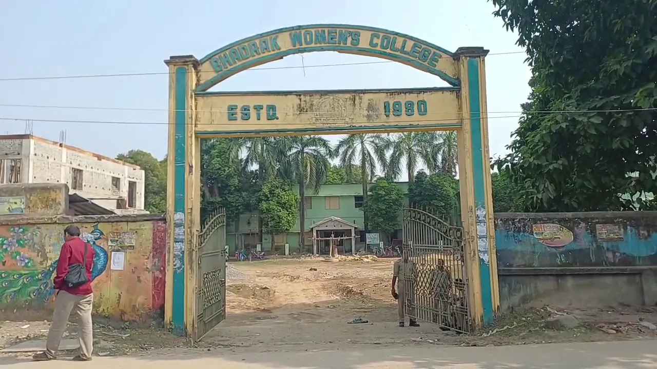 ଛାତ୍ର ସଂସଦ ନିର୍ବାଚନକୁ ନେଇ ଉତ୍ତେଜନା, ଭଦ୍ରକ ମହିଳା ମହାବିଦ୍ୟାଳୟ ଅନିର୍ଦ୍ଦିଷ୍ଟ କାଳ ପାଇଁ ବନ୍ଦ