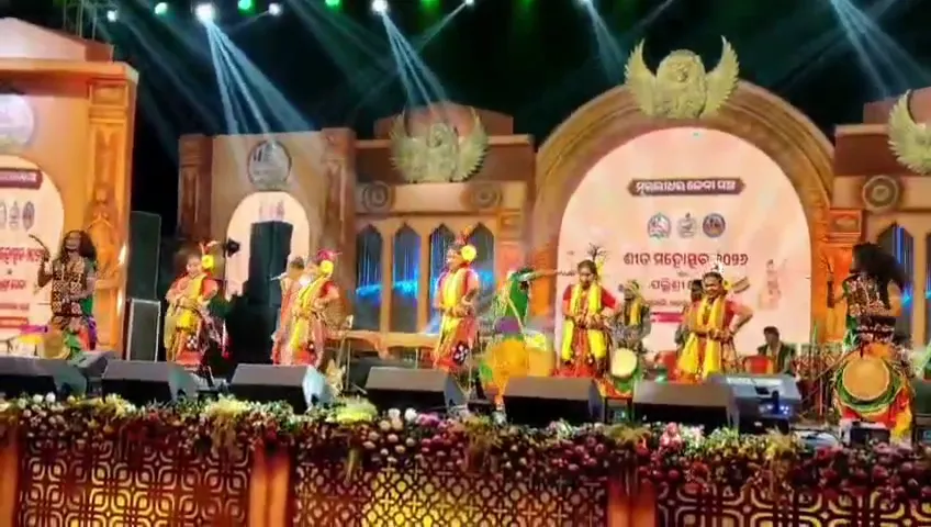 karan-johar-reveals-gift-hamper