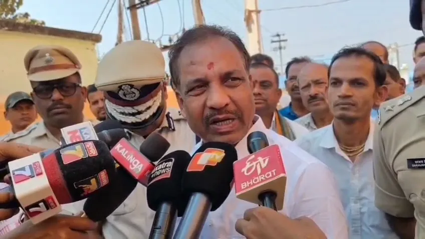 the-forest-department-raided-and-seized-more-than-rs-40000-worth-of-timber