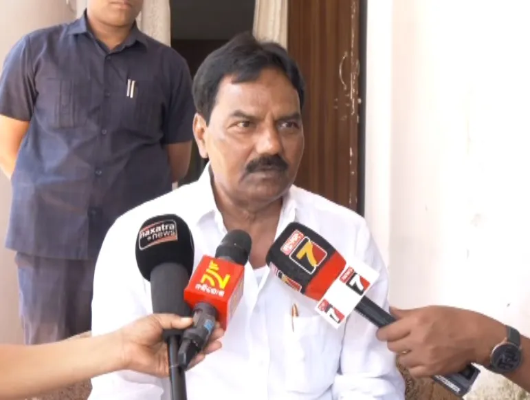 crpf-team-carry-pregnant-woman-on-cot-for-6-km-in-jungles-to-reach-hospital-at-bijapur