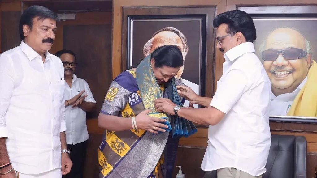 sensex-nifti-opens-with-positive-signs