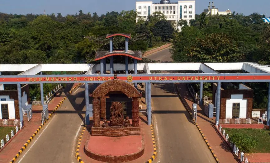 passenger-bus-loses-balance-and-falls-on-taptapani-ghati