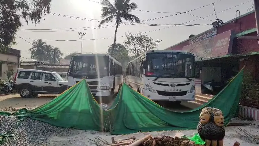 students-invent-lipstick-gun-for-women-safety-