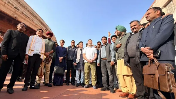 ବାଚସ୍ପତିଙ୍କ ଆସନକୁ କାଗଜ ଫିଙ୍ଗିବା ମାମଲାରେ ଆକ୍ସନ, ବଜେଟ୍ ଅଧିବେଶନରୁ ୮ ବିରୋଧୀ ସାଂସଦ ନିଲମ୍ୱିତ