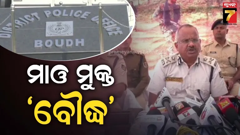 wellspun-ceo-dipali-goenka-dance-with-her-office-staff-video-getting-viral