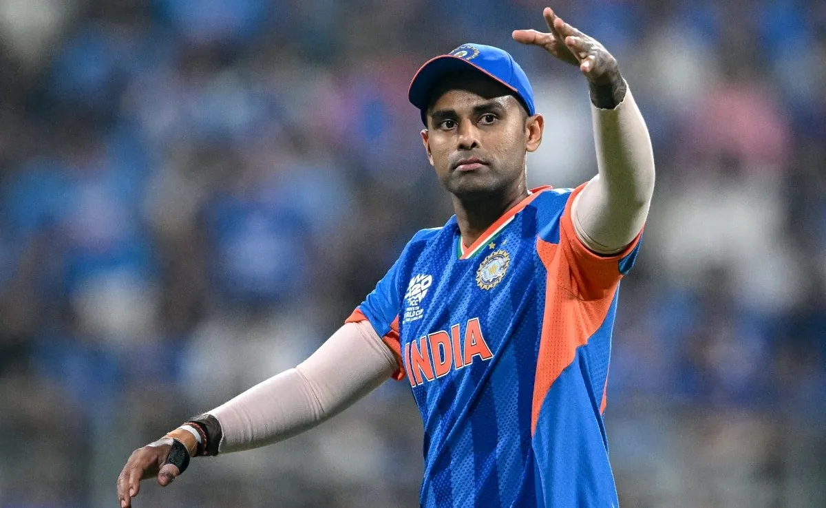 sara-khan-shared-her-bold-photos-to-social-media