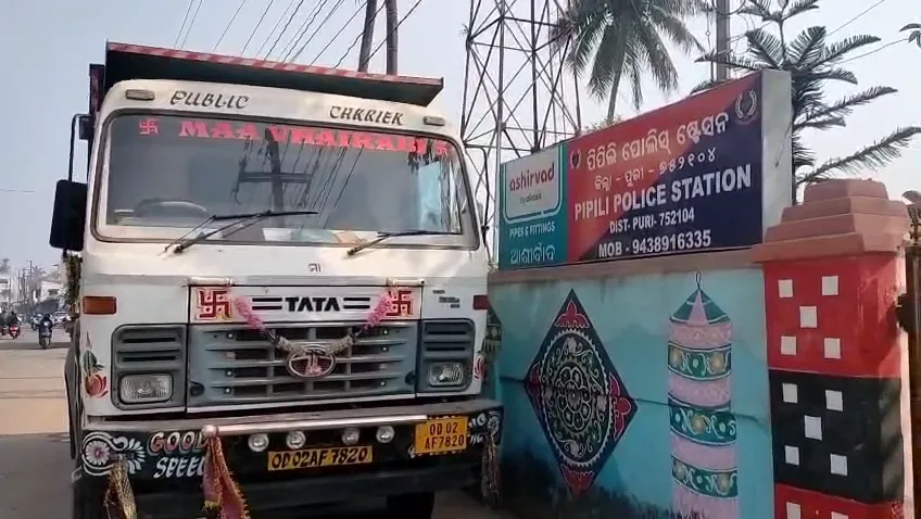 ଚୋରା ବାଲି ଚାଲାଣକୁ ନେଇ ଉତ୍ତେଜନା, ବାଲି ମାଫିଆ ଏବଂ ମାଇନ୍ସ ଅଧିକାରୀ ମୁହାଁମୁହିଁ