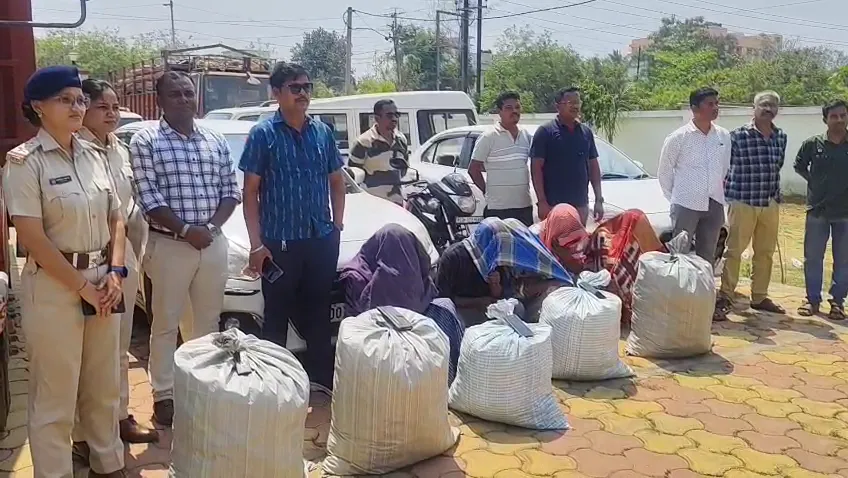 misdeed-with-girl-infront-of-her-lover