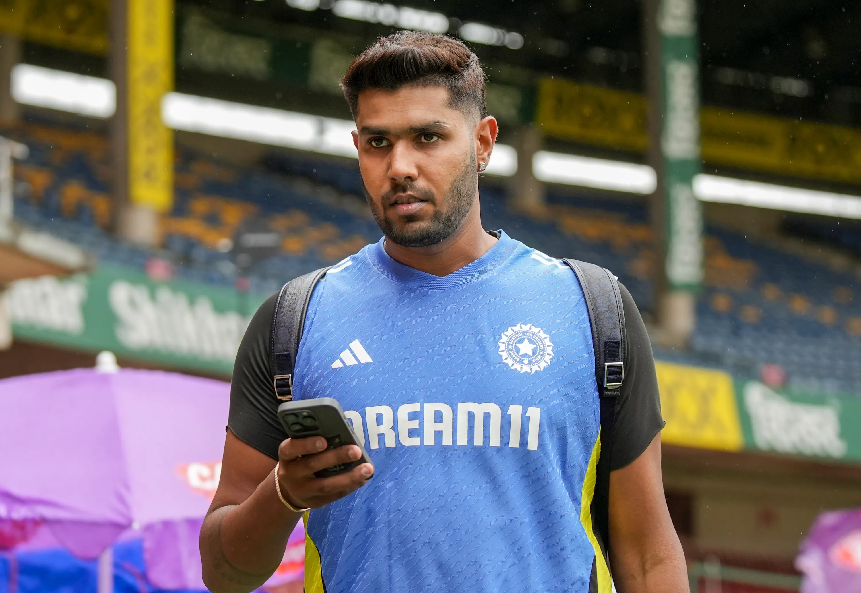 sunny-leone-spotted-with-her-husband-daniel-and-kids-chilling-outside