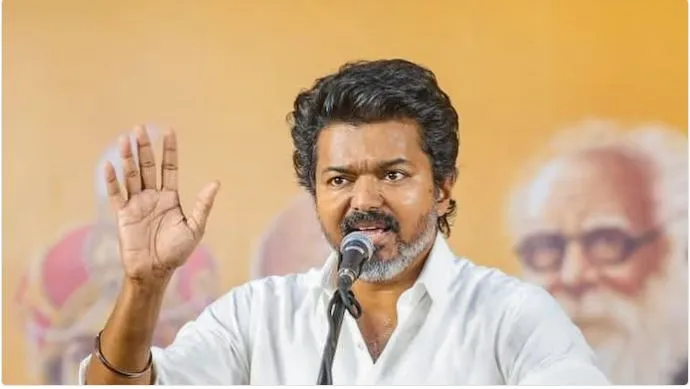 jio-employee-cleaned-900-railway-station-to-give-message-of-cleanness