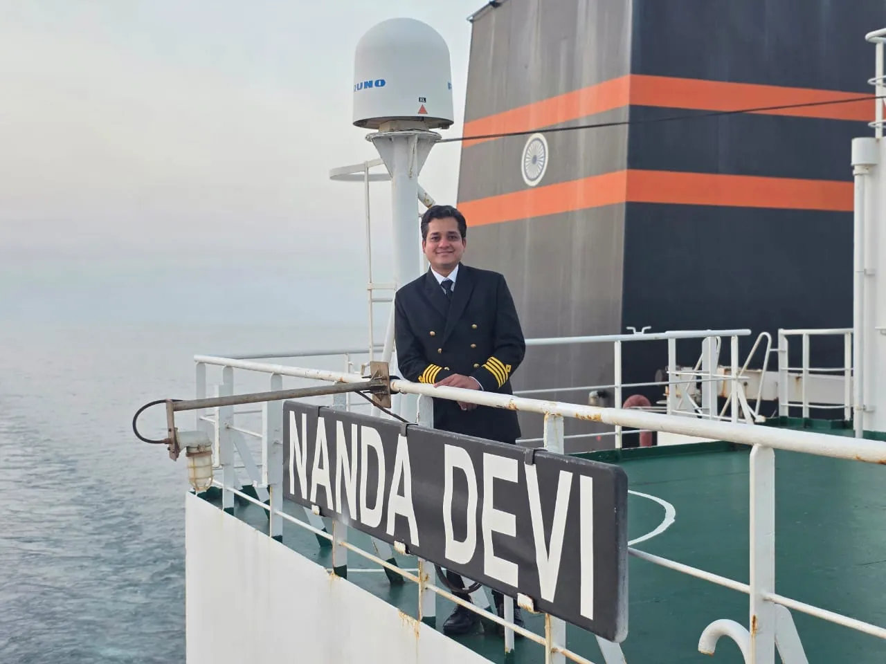 woman-take-poision-in-front-of-police-station