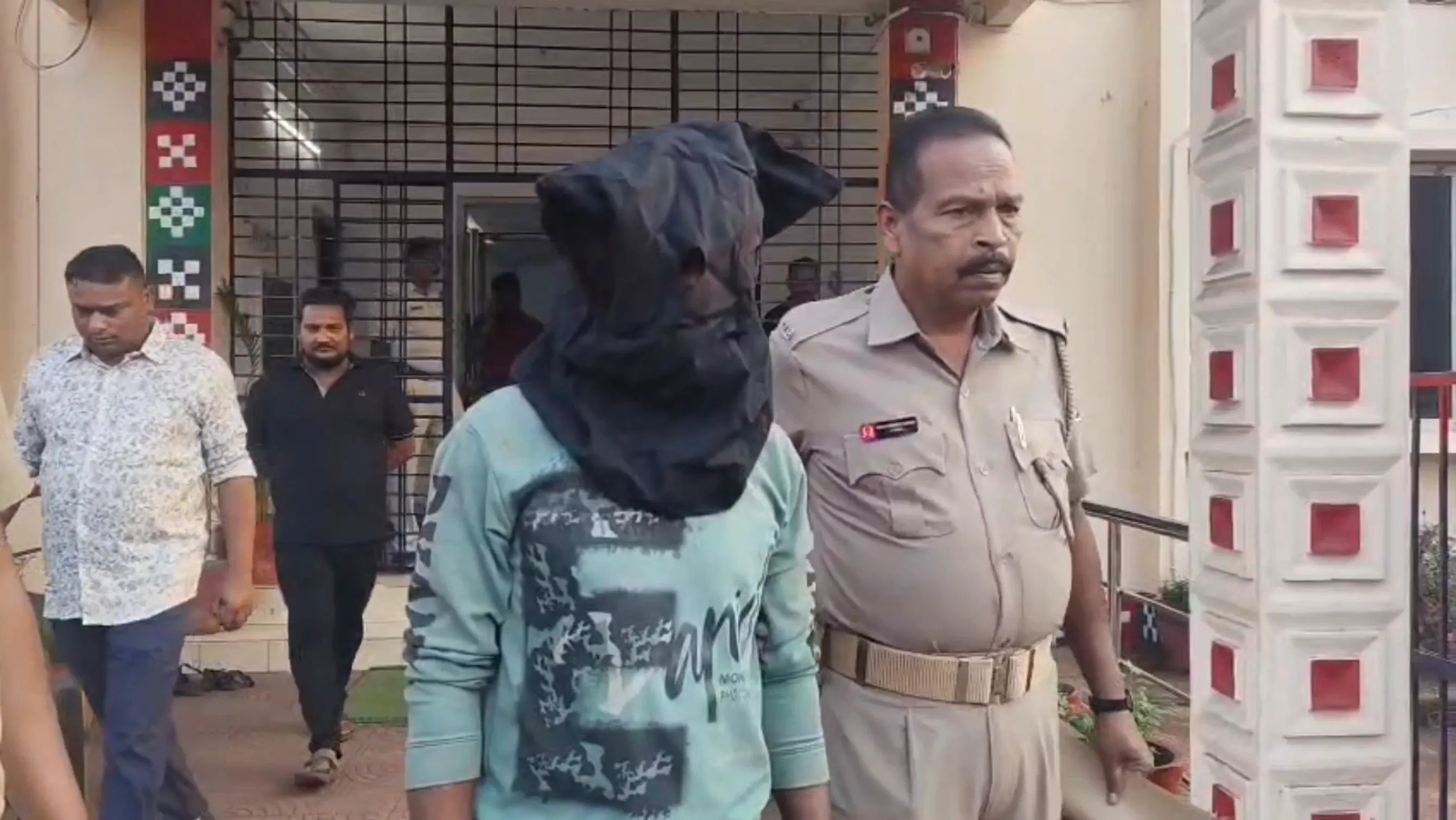 Crime: ନାବାଳିକାକୁ ବଳପୂର୍ବକ ଦୁଷ୍କର୍ମ ଓ ଧମକ ଚମକ, ବିହାରର ଯୁବକ ଗିରଫ 