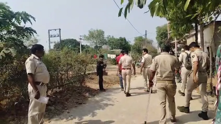 the-young-man-made-people-aware-by-singing