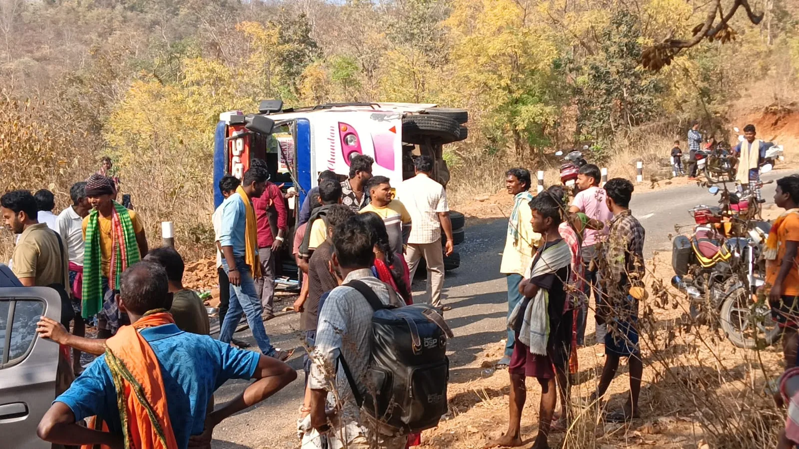 ଘାଟିରେ ଓଲଟିଲା ଯାତ୍ରାପାର୍ଟି ବସ୍, ୨୦ରୁ ଅଧିକ ଆହତ