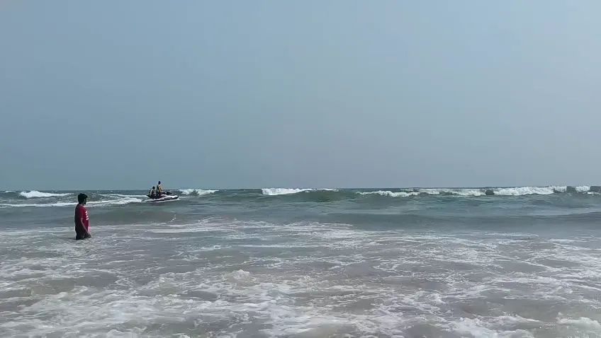 ସମୁଦ୍ରରେ ବୁଡ଼ି ଯାଉଥିଲେ ପର୍ଯ୍ୟଟକ, ସୁରକ୍ଷିତ ଉଦ୍ଧାର କଲେ ଲାଇଫ୍ ଗାର୍ଡ