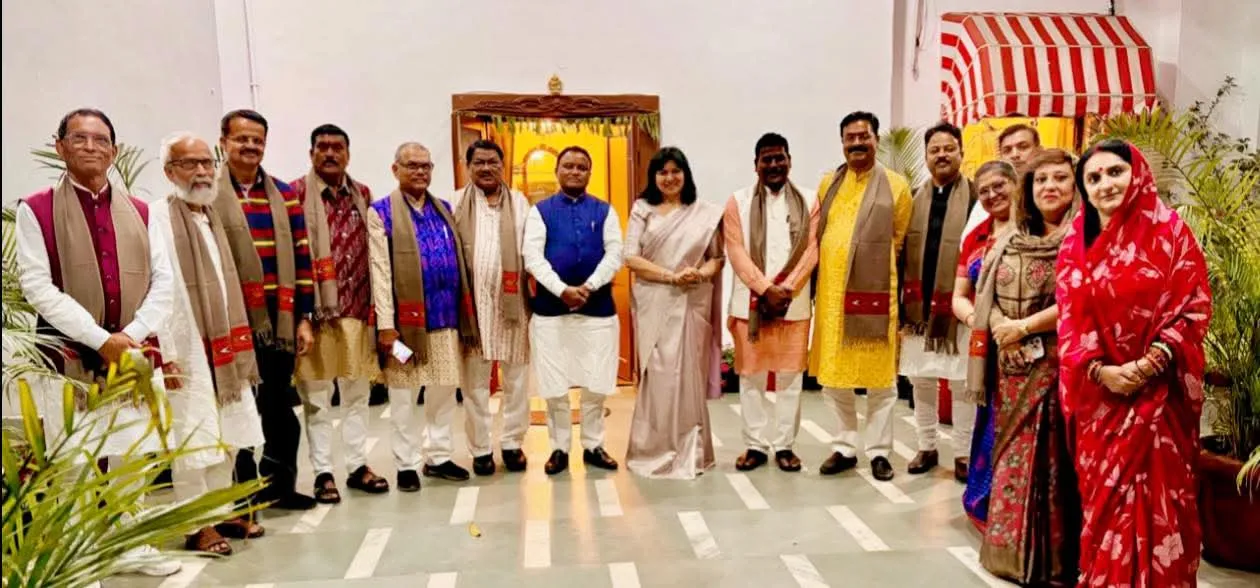 CM Delhi Visit: ବିଜେପି ସାଂସଦ ମାନଙ୍କୁ ଭେଟିଲେ ମୁଖ୍ୟମନ୍ତ୍ରୀ, ରାଜ୍ୟର ବିଭିନ୍ନ ପ୍ରସଙ୍ଗରେ ଆଲୋଚନା