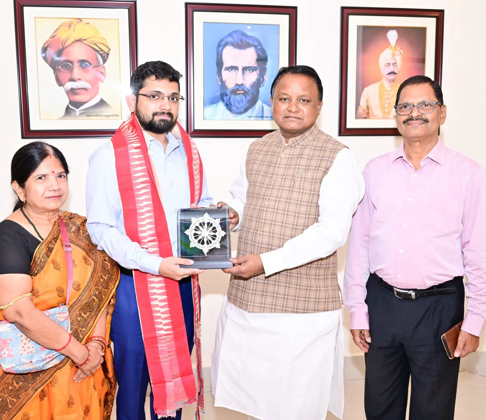 jahnavi-kapoor-asked-paparazzi-while-chasing-got-funny-answer