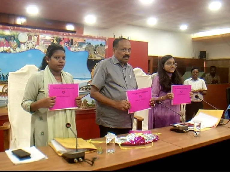 west-bengal-20-cops-injured-in-clash-over-covid-19-quarantine-centre