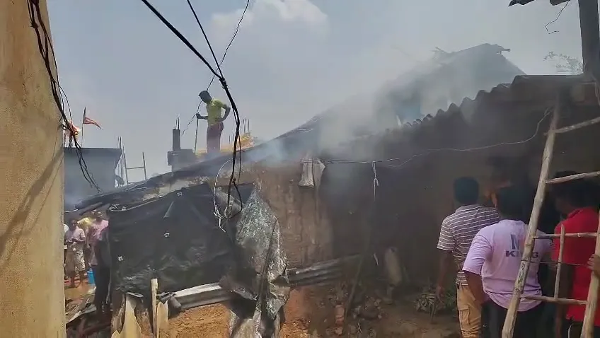 Fire Breaks Out At House: ଘରେ ଶୋଇଥିଲେ, ହଠାତ୍ ଲାଗିଗଲା ନିଆଁ ; ବୃଦ୍ଧା ଜୀବନ୍ତ ଦଗ୍ଧ