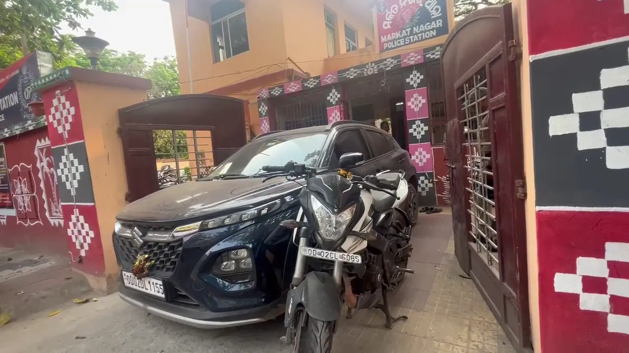 Crime: ଟାର୍ଗେଟରେ ଥିଲେ କଟକର ବହି ବ୍ୟବସାୟୀ, ଶିକାର ହେଲେ ଆଉ ଜଣେ; ୩ ଗିରଫ 