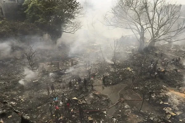Delhi Fire Death: ରୋହିଣୀ ବସ୍ତିରେ ଭୟଙ୍କର ଅଗ୍ନିକାଣ୍ଡ, ଜୀବନ୍ତ ଦଗ୍ଧ ହେଲା ଗୋଟିଏ ପରିବାର, ଜଳିଗଲା ୧୦ରୁ ଅଧିକ ଝୁମ୍ପୁଡ଼ି