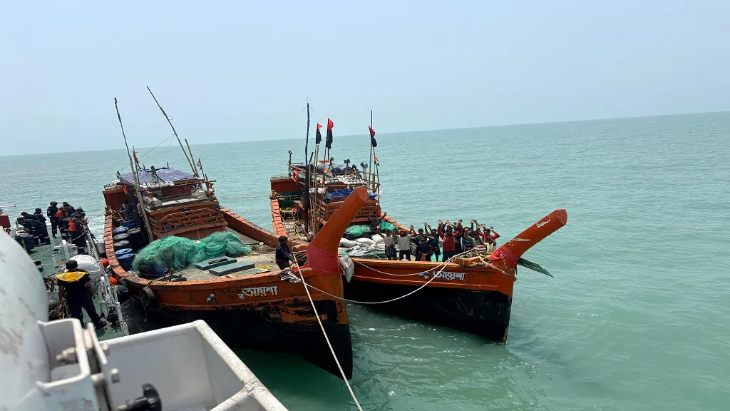 Two boats illegally transporting betel nut were seized from the Paradip coast.