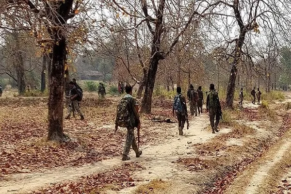 ଆଇଇଡି ବିସ୍ଫୋରଣରେ ଇନ୍ସପେକ୍ଟରଙ୍କ ସମେତ ୫ ଯବାନ ଆହତ, ହାଇଆଲର୍ଟରେ ପୂରା ଅଞ୍ଚଳ