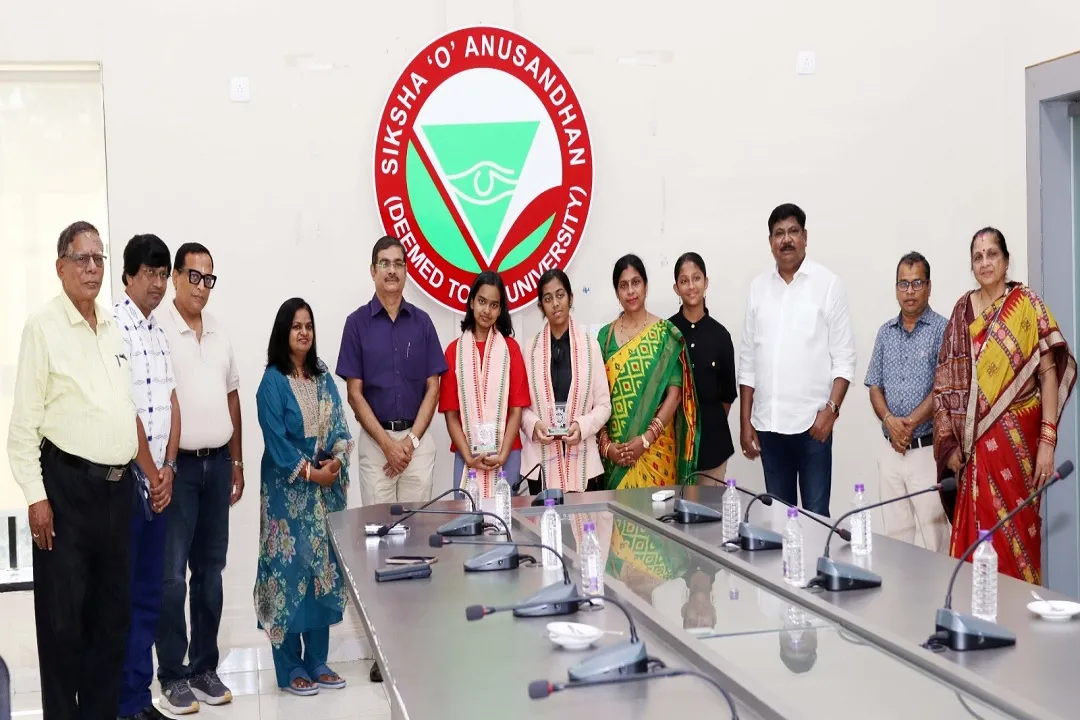 CBSE ଦଶମ ପରୀକ୍ଷାରେ ରଖିଛନ୍ତି ଶତ ପ୍ରତିଶତ ନମ୍ବର, ସୋଆ ପକ୍ଷରୁ ଦୁଇ ଟପ୍ପରଙ୍କୁ ସମ୍ବର୍ଦ୍ଧନା