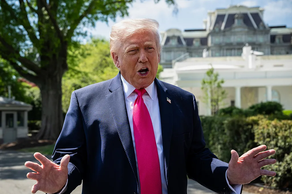 Iran Mocks Trump Ceasefire: ଅସ୍ତ୍ରବିରତି ସୀମା ବୃଦ୍ଧିକୁ ନେଇ ଆମେରିକାକୁ ହସରେ ଉଡେଇଲା ଇରାନ